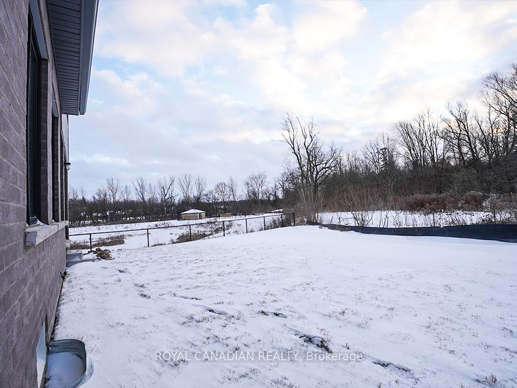 Photo 42 of 37 Gilham Way N, Brant, Paris — HOMEH