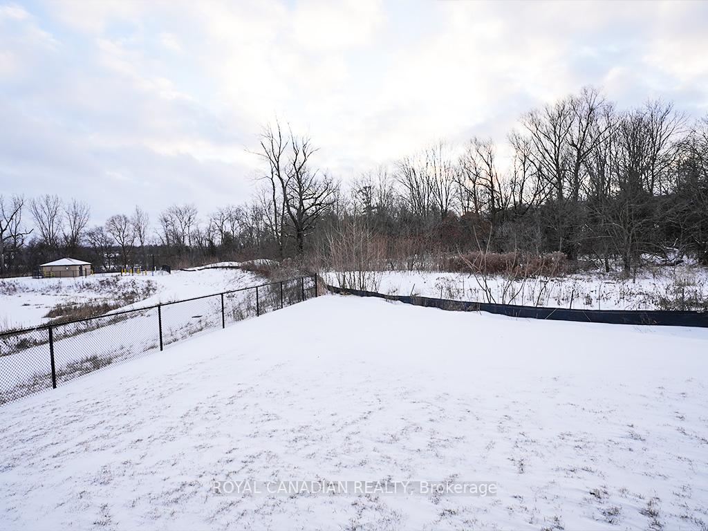 Photo 43 of 37 Gilham Way N, Brant, Paris — HOMEH