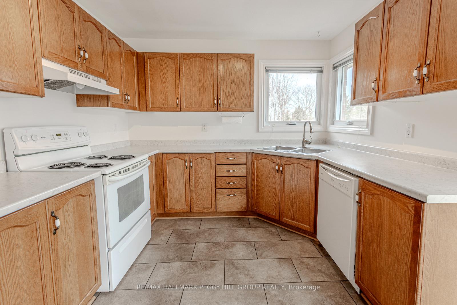 Photo 4 of 70 Hurst Drive, Barrie, Bayshore — HOMEH
