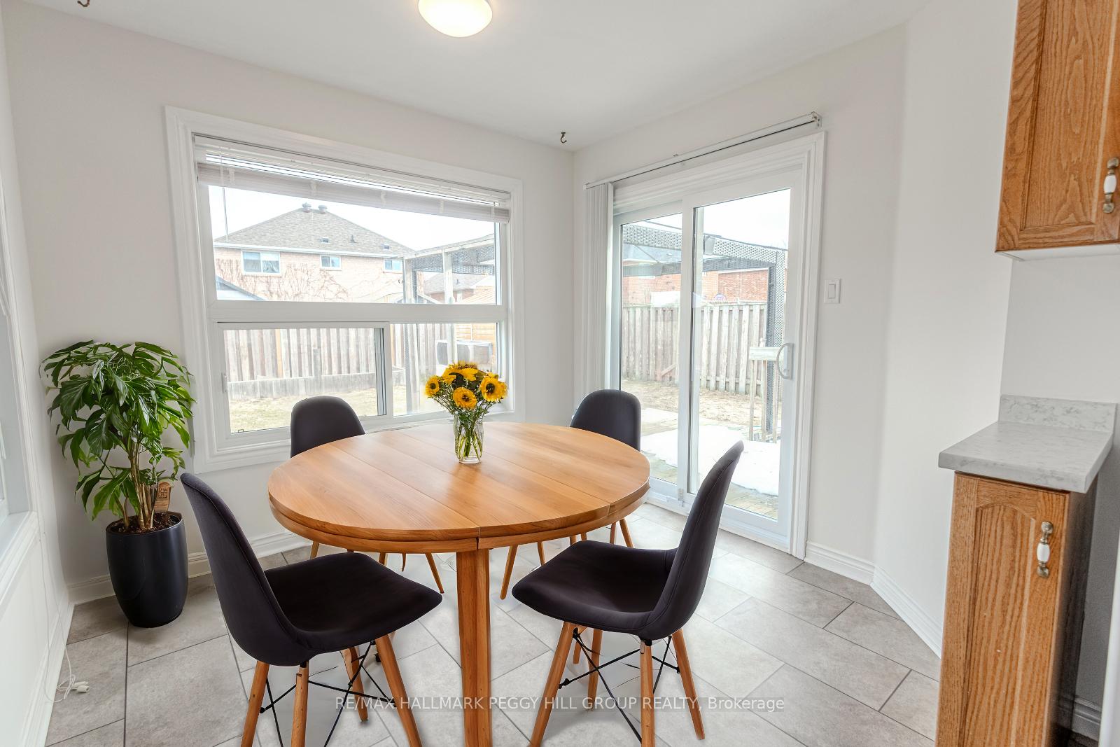 Photo 6 of 70 Hurst Drive, Barrie, Bayshore — HOMEH