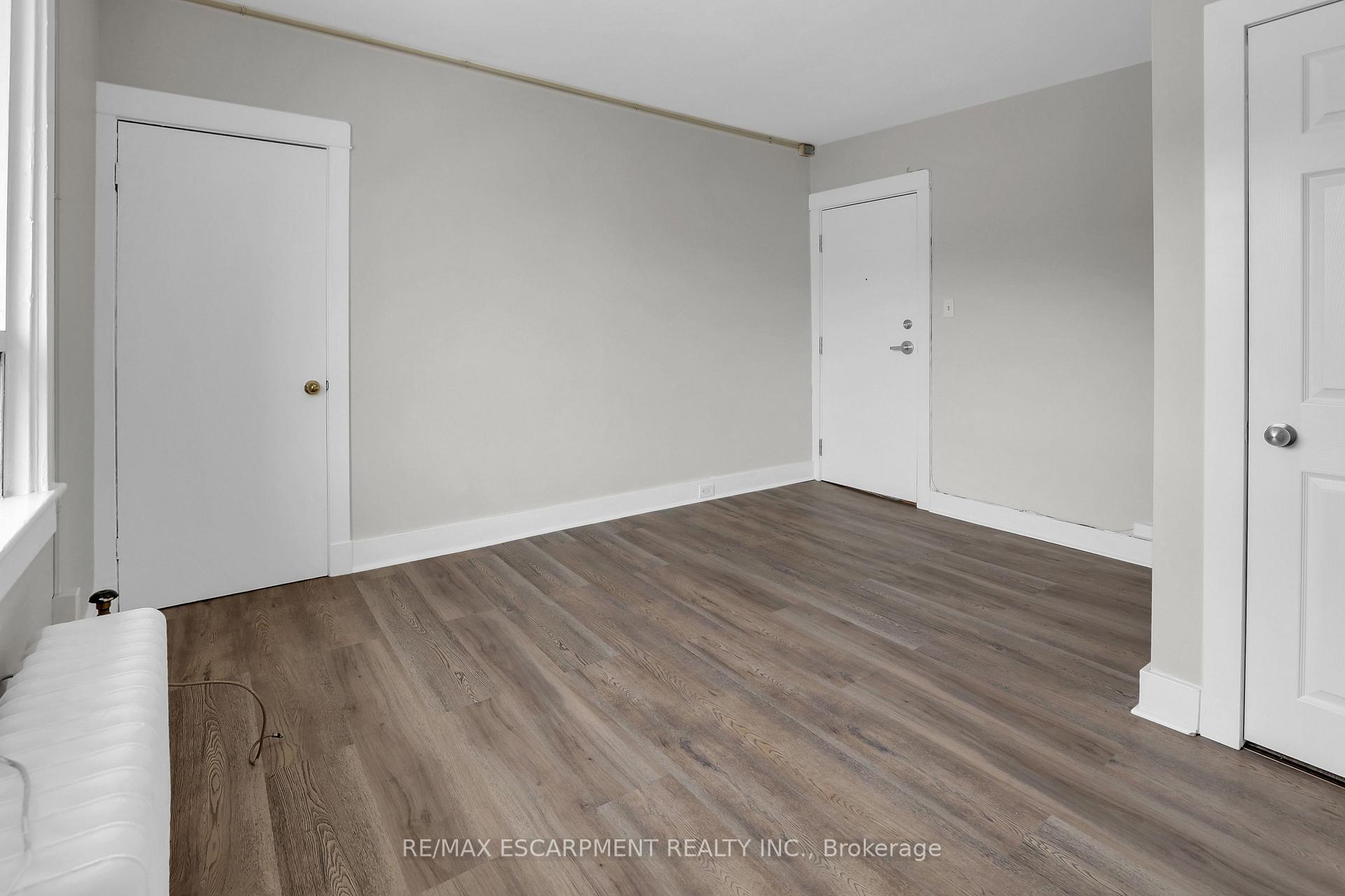Photo 7 of Unit 3, 13 Main Street W, Grimsby, Grimsby East — HOMEH