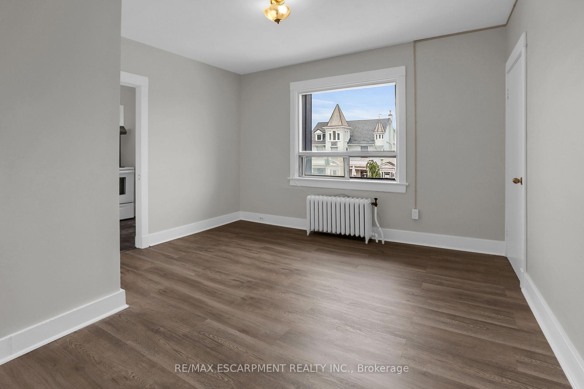 Photo 8 of Unit 3, 13 Main Street W, Grimsby, Grimsby East — HOMEH