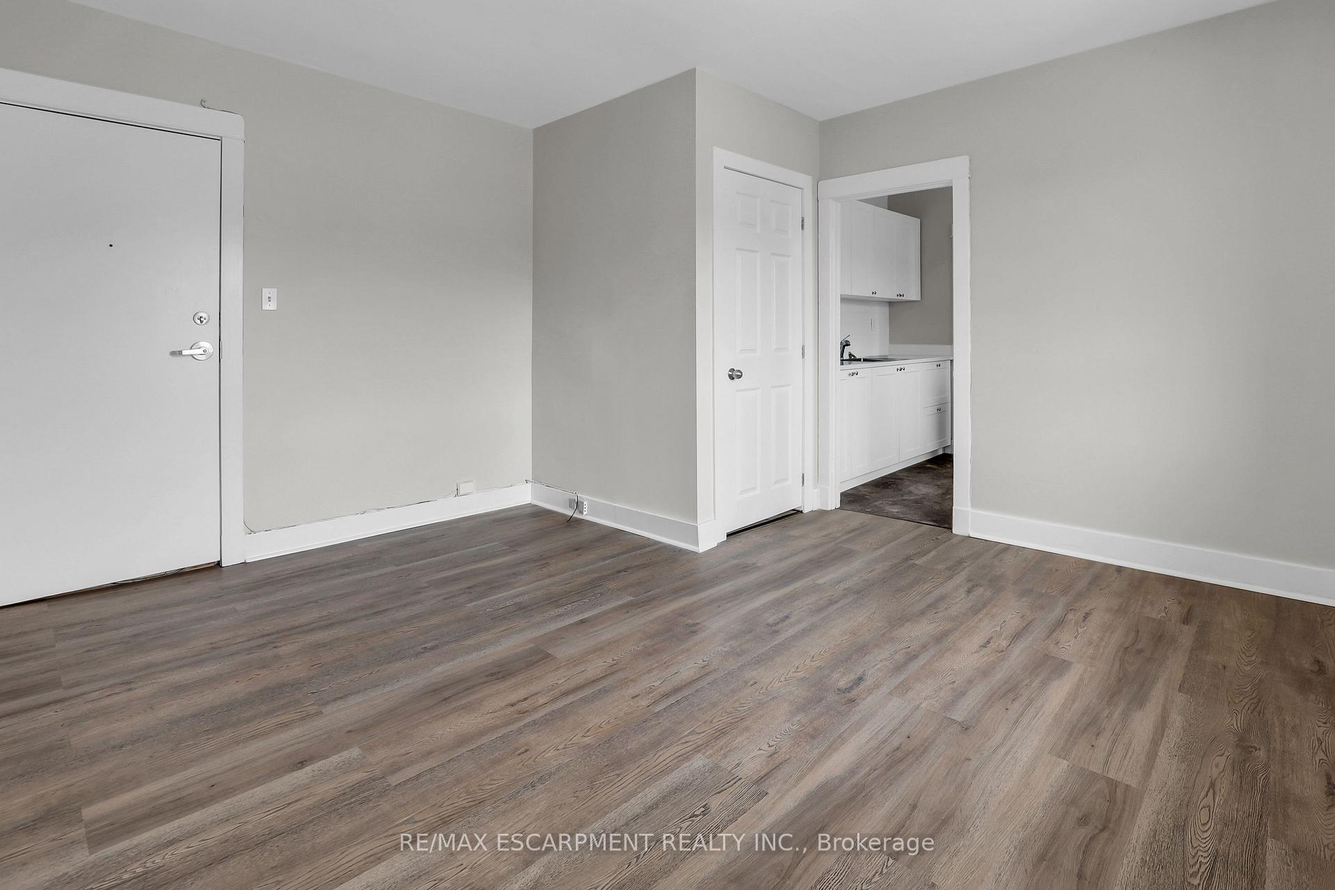 Photo 9 of Unit 3, 13 Main Street W, Grimsby, Grimsby East — HOMEH