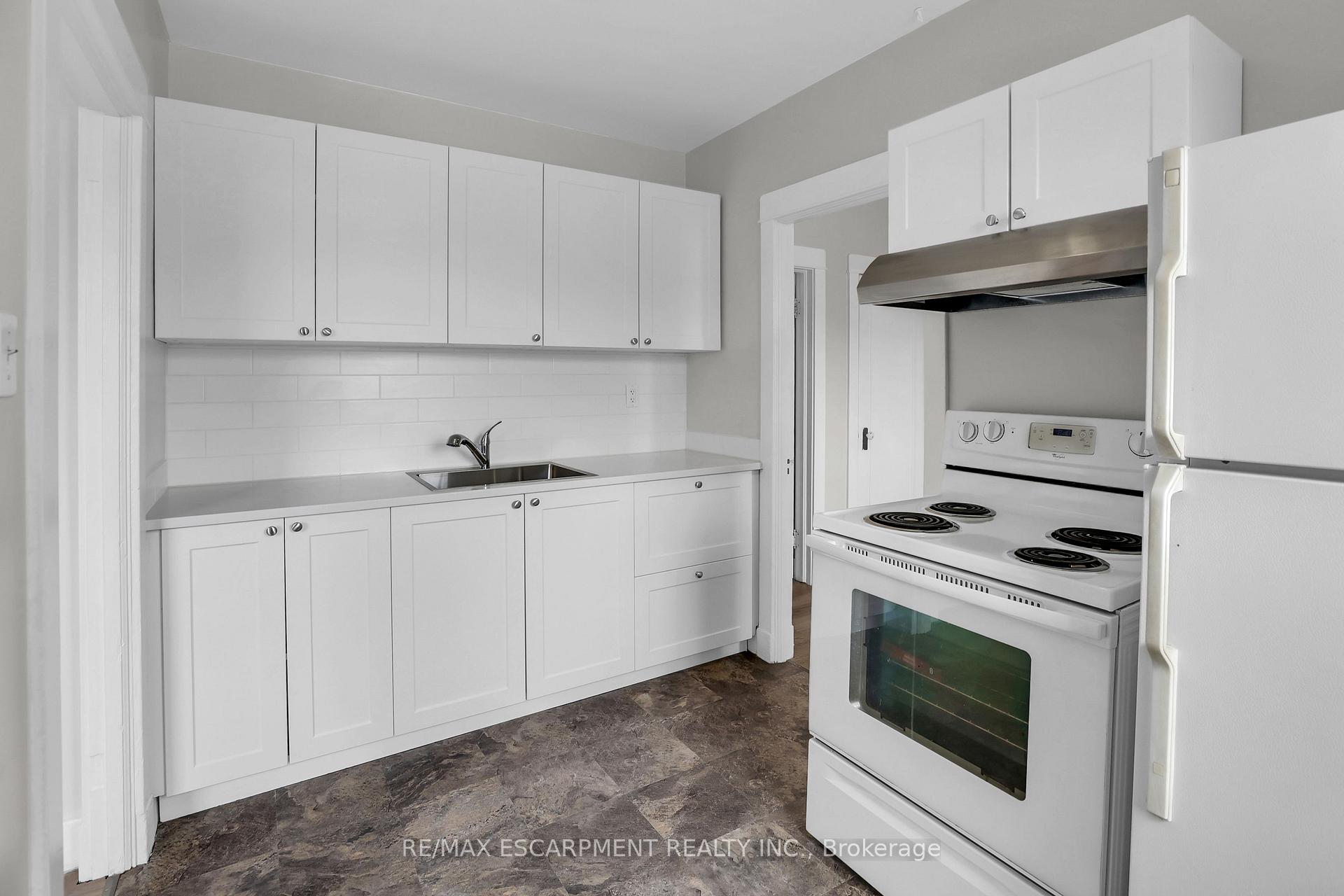 Photo 11 of Unit 3, 13 Main Street W, Grimsby, Grimsby East — HOMEH
