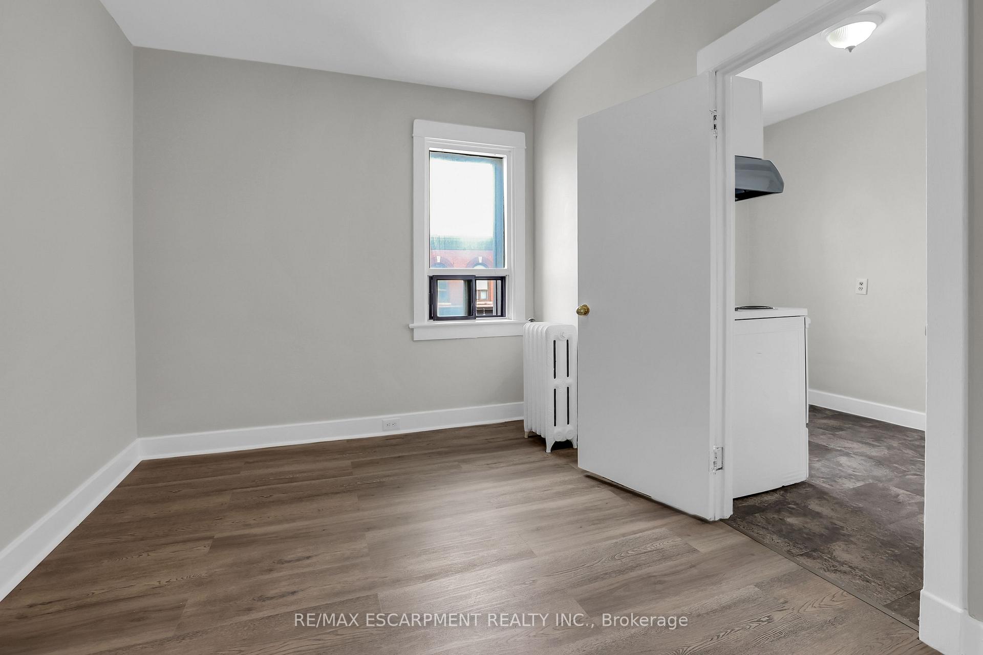 Photo 13 of Unit 3, 13 Main Street W, Grimsby, Grimsby East — HOMEH