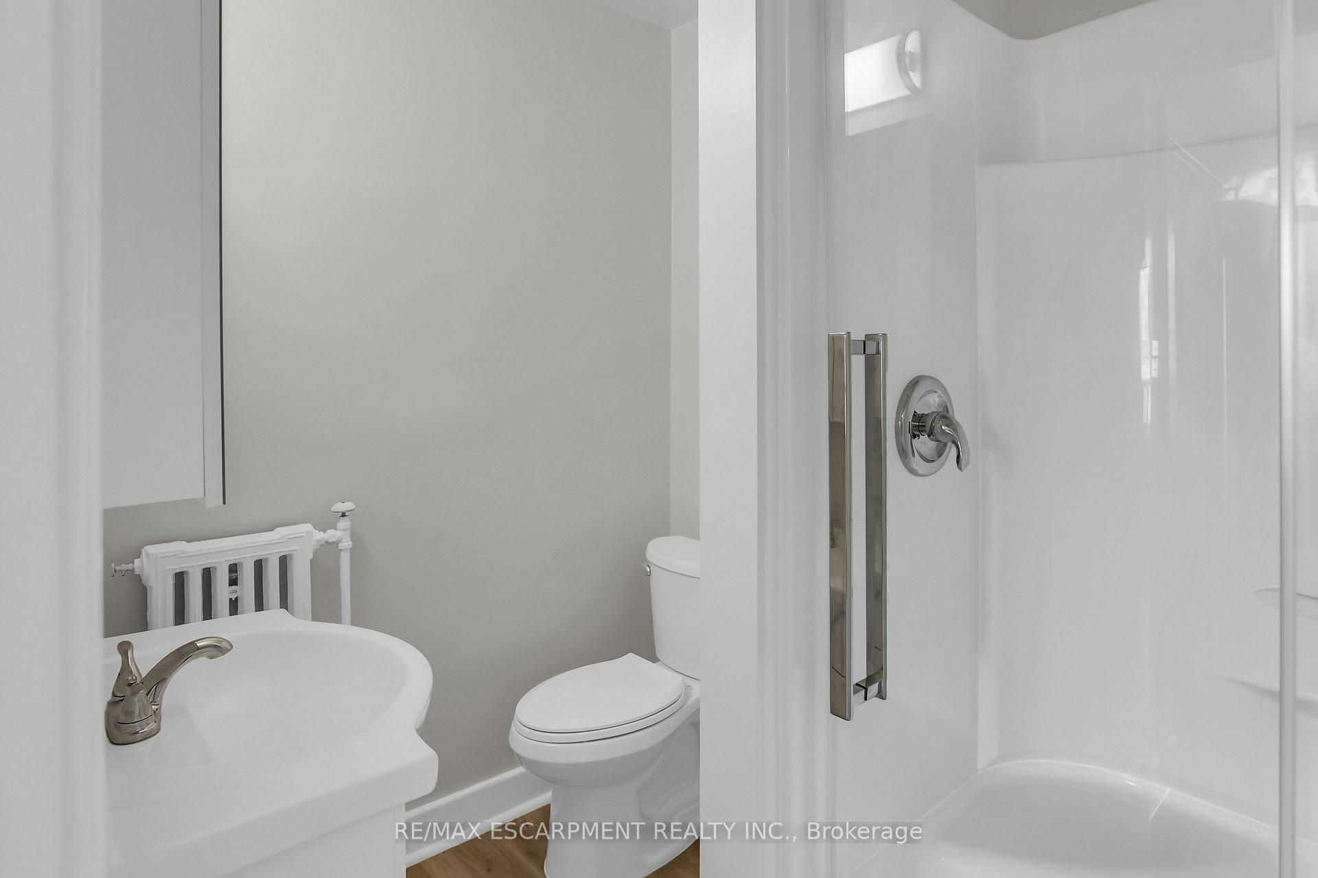 Photo 15 of Unit 3, 13 Main Street W, Grimsby, Grimsby East — HOMEH