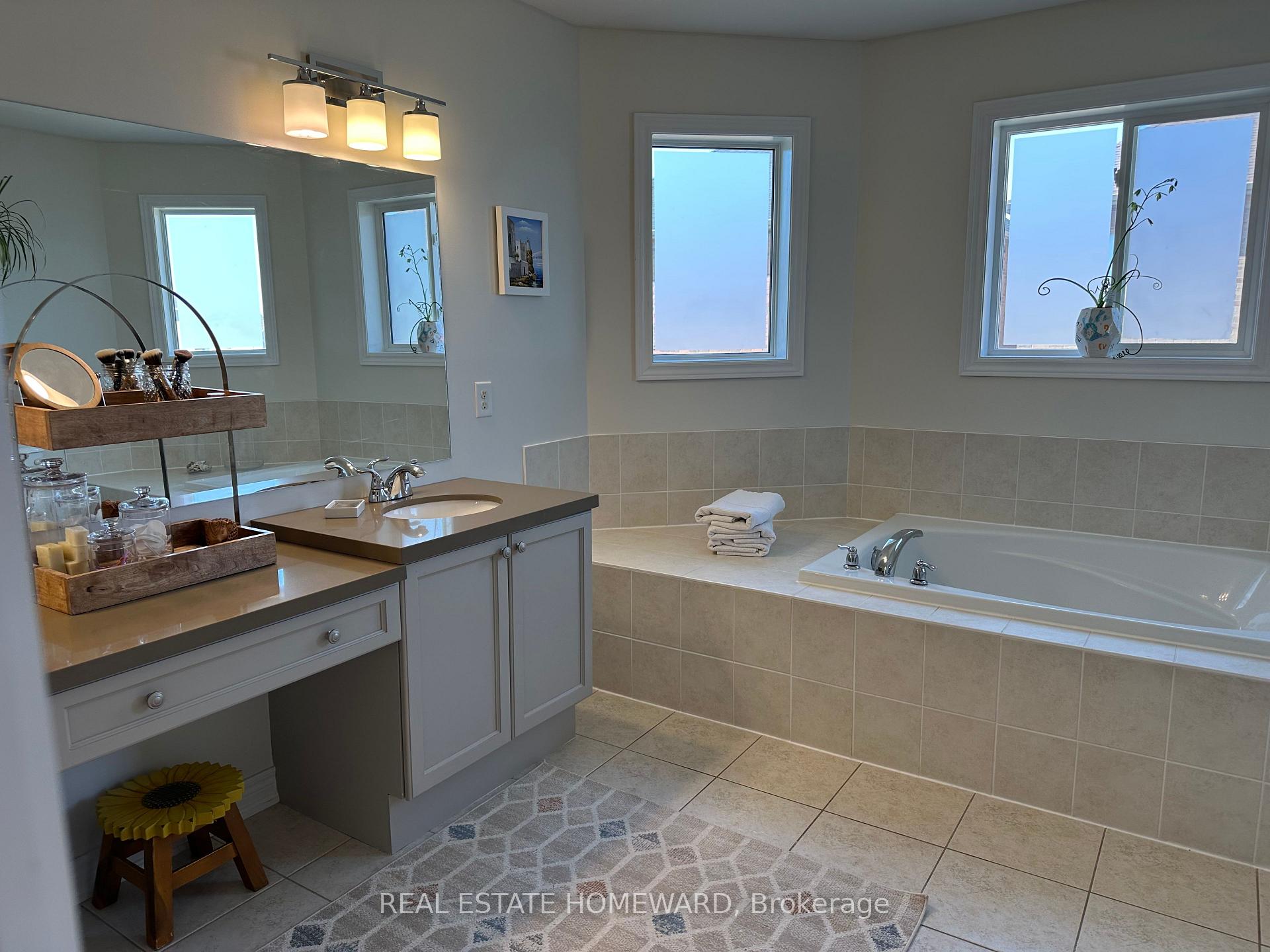 Photo 9 of 28 Bostock Drive, Georgina, Keswick South — HOMEH