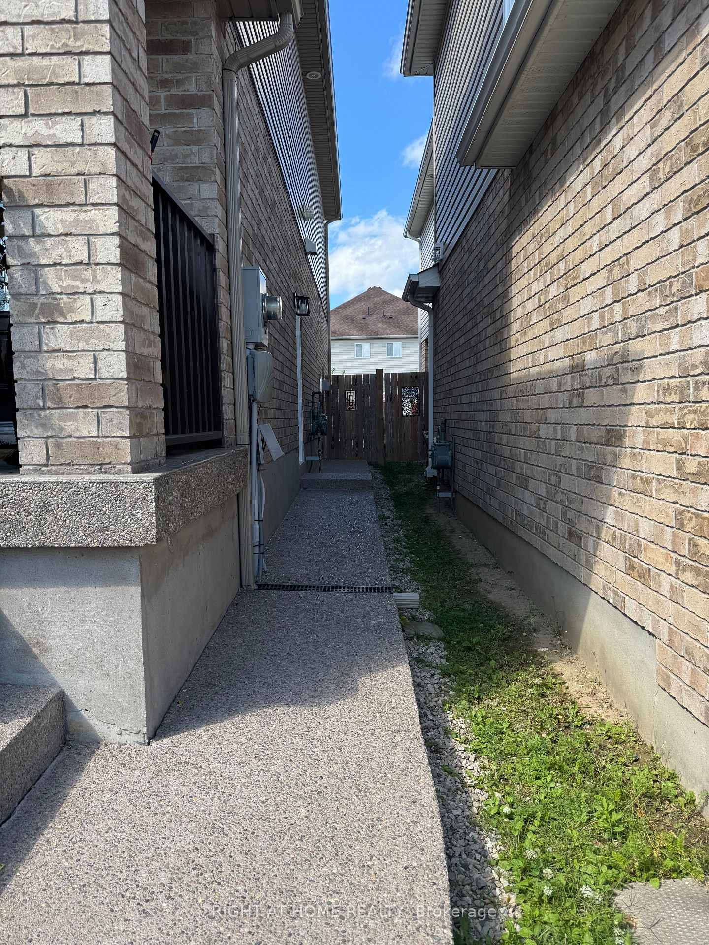 Photo 1 of Unit LOWER, 174 Curzon Crescent, Guelph, Willow West/Sugarbush/West Acres — HOMEH