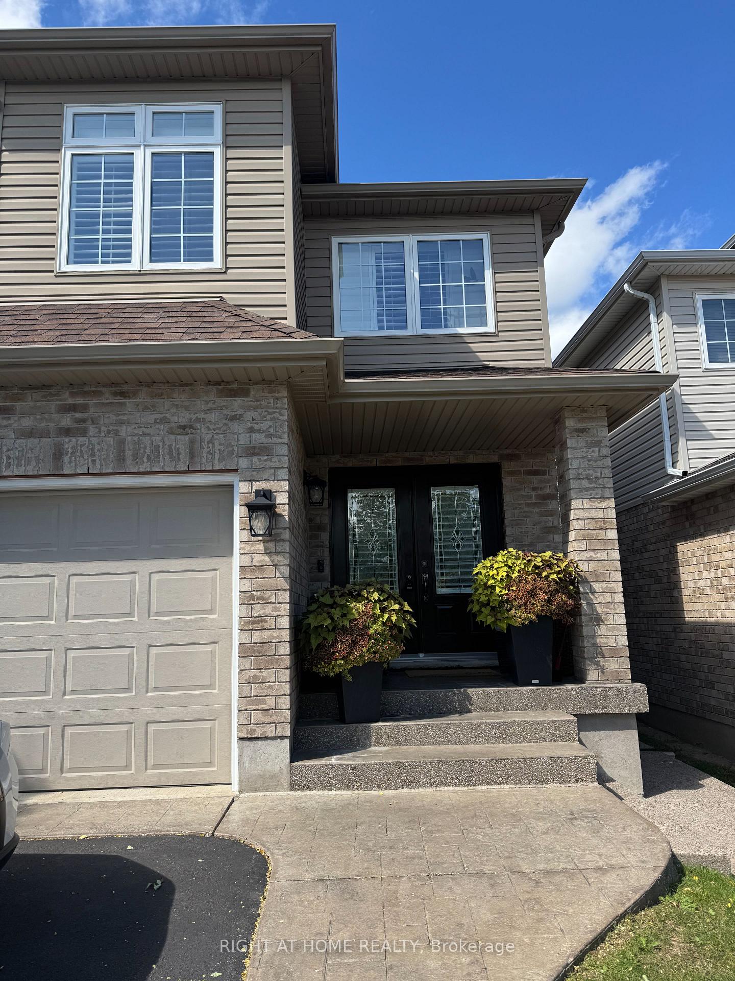 Photo 2 of Unit LOWER, 174 Curzon Crescent, Guelph, Willow West/Sugarbush/West Acres — HOMEH