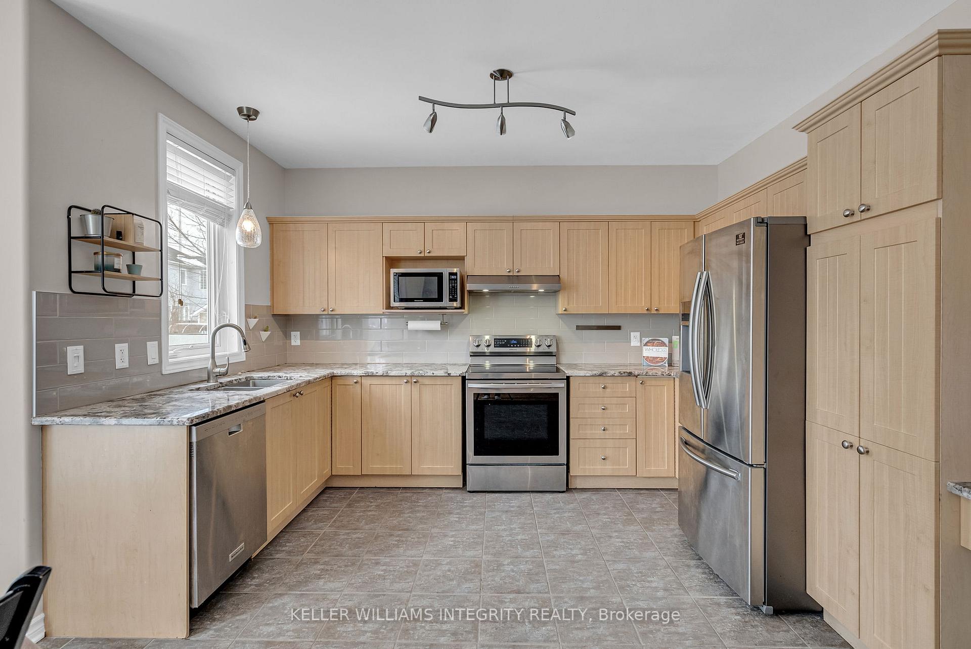 Photo 14 of 745 Vermillion Drive, Ottawa, Riverside South/Gloucester Glen — HOMEH