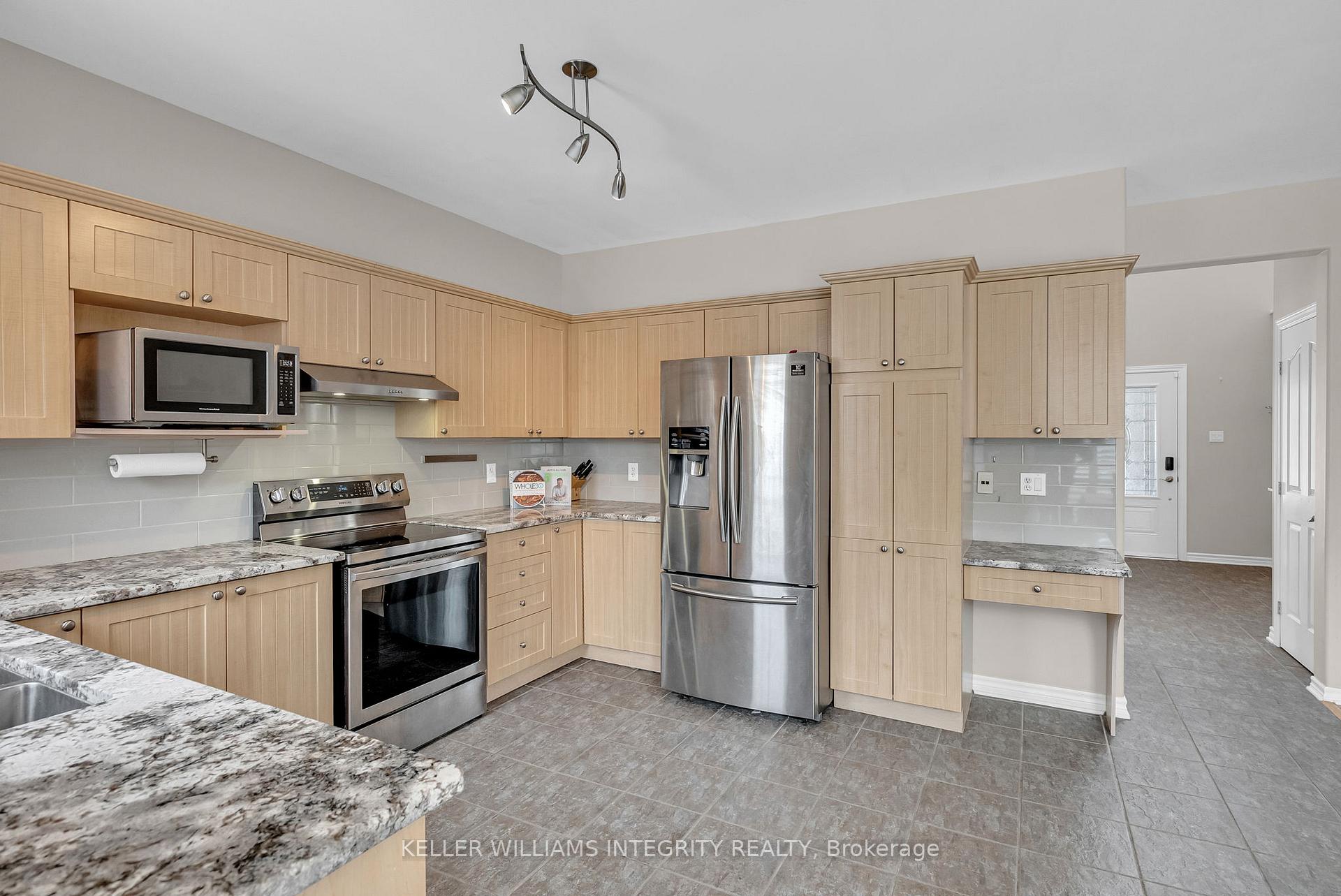 Photo 15 of 745 Vermillion Drive, Ottawa, Riverside South/Gloucester Glen — HOMEH