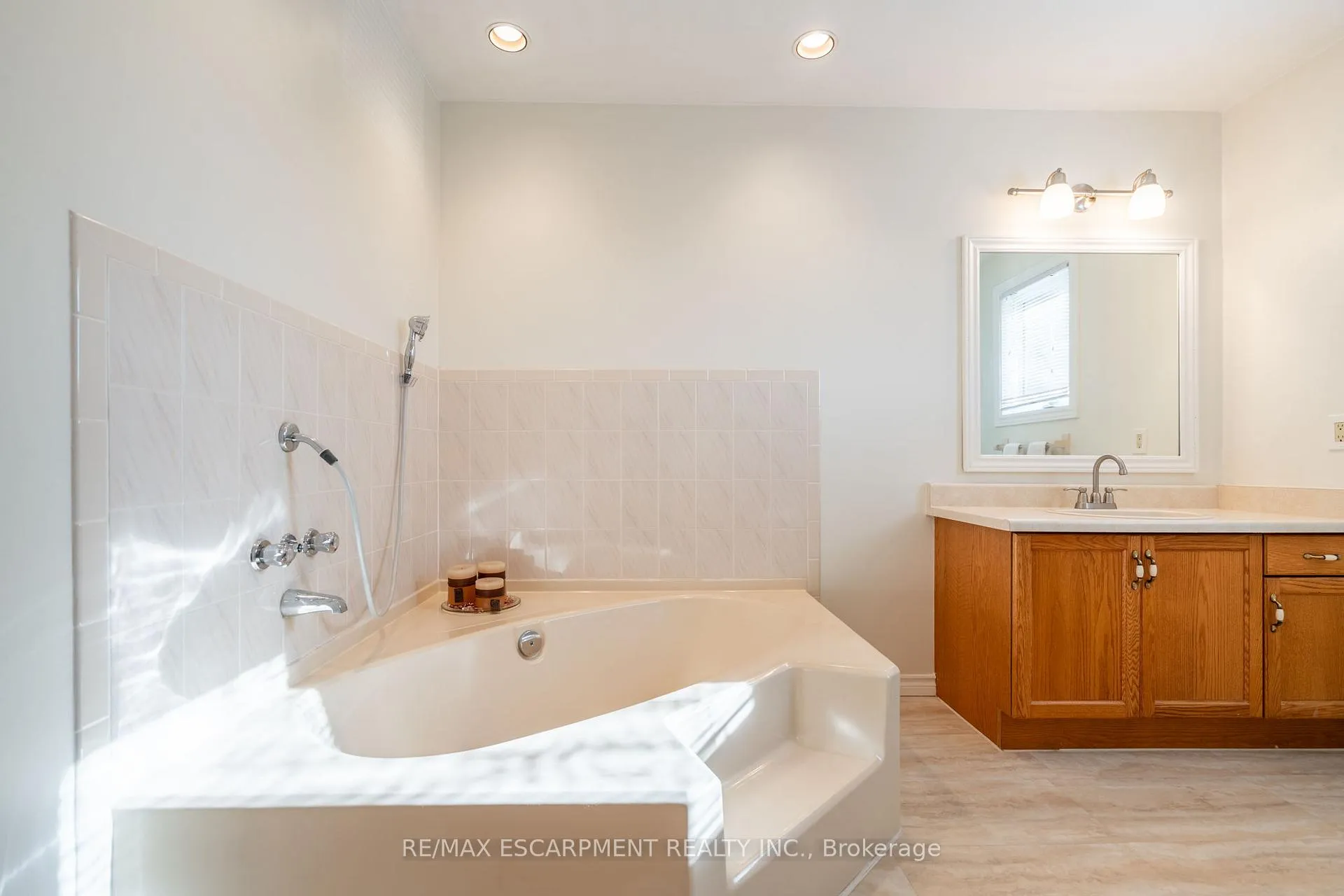 Photo 30 of 85 Royalvista Drive, Hamilton, Templemead — HOMEH