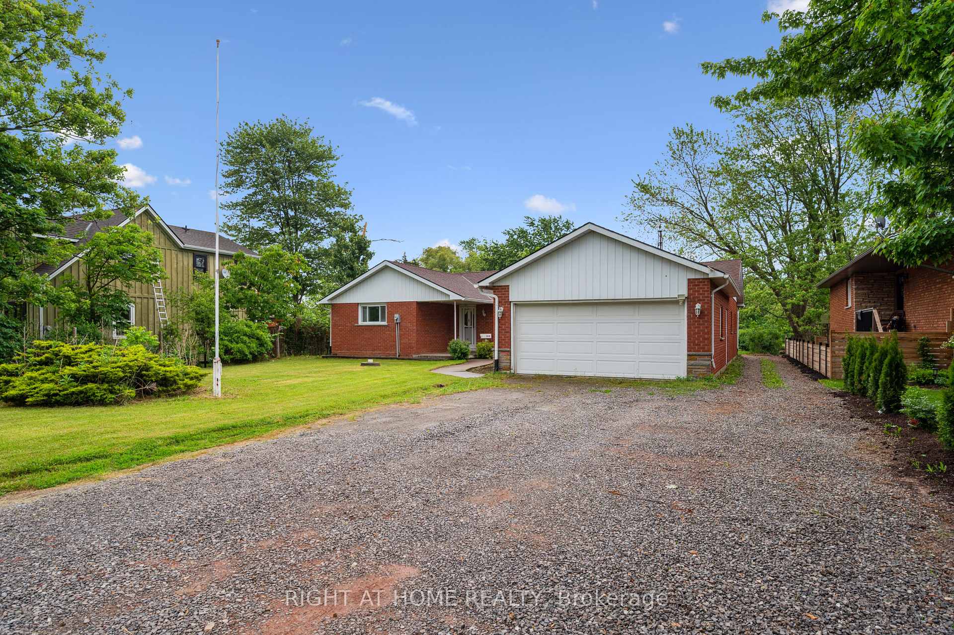 Photo 2 of 3567 South Grimsby 12 Road, Grimsby, Grimsby Escarpment — HOMEH