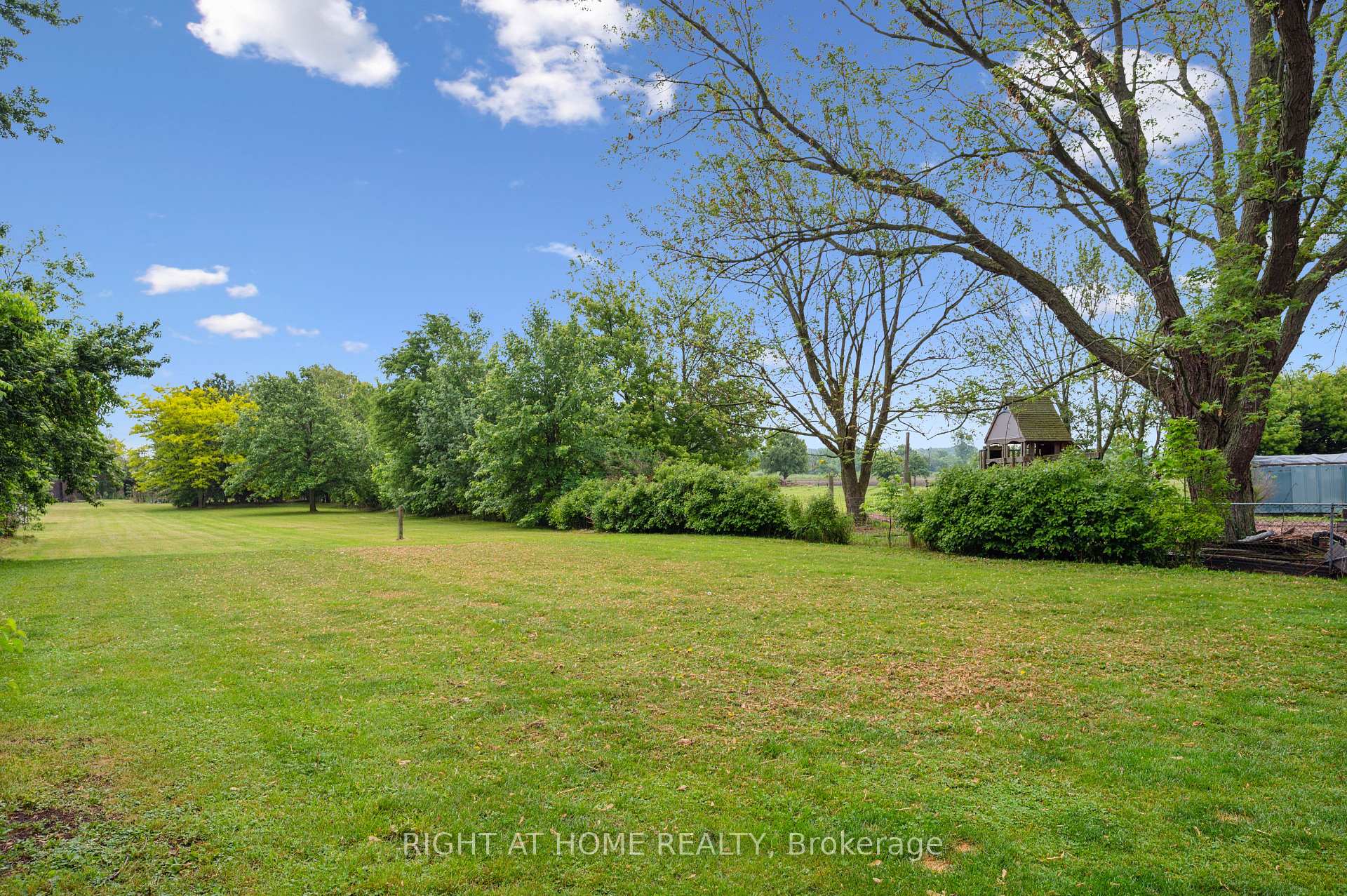 Photo 4 of 3567 South Grimsby 12 Road, Grimsby, Grimsby Escarpment — HOMEH