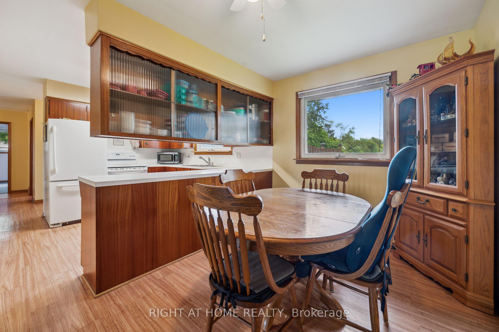 Photo 12 of 3567 South Grimsby 12 Road, Grimsby, Grimsby Escarpment — HOMEH