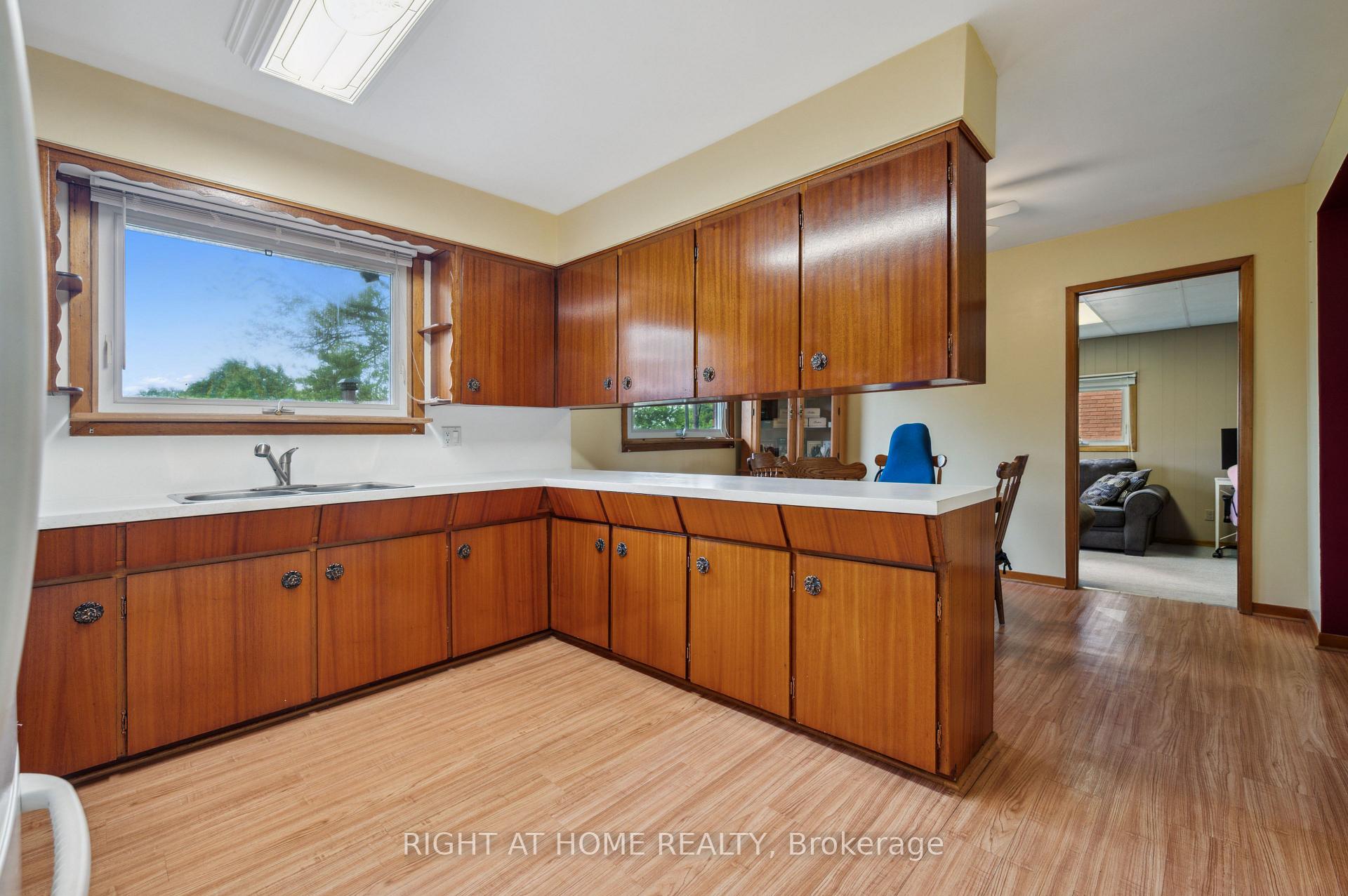 Photo 13 of 3567 South Grimsby 12 Road, Grimsby, Grimsby Escarpment — HOMEH