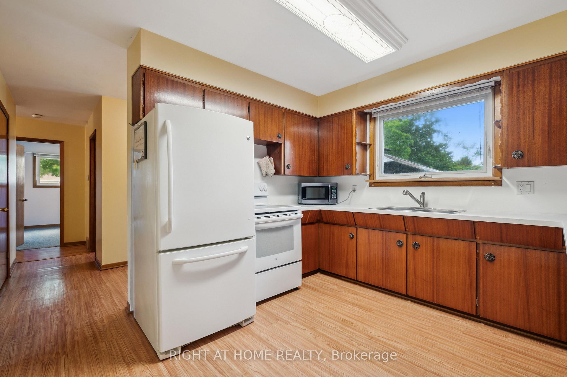 Photo 15 of 3567 South Grimsby 12 Road, Grimsby, Grimsby Escarpment — HOMEH