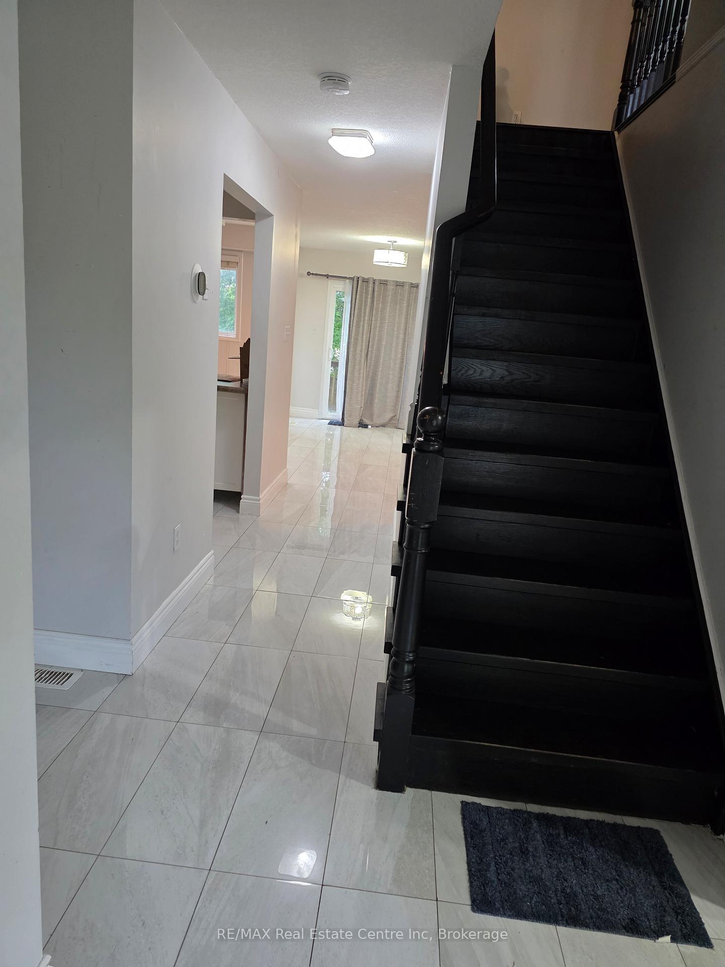 Photo 2 of 15 Bard Boulevard, Guelph, Pineridge/Westminster Woods — HOMEH
