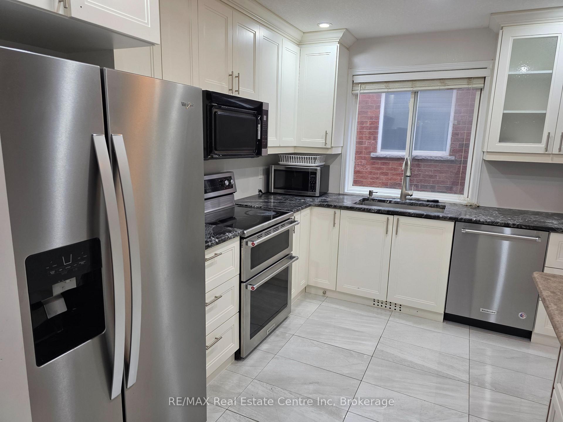 Photo 3 of 15 Bard Boulevard, Guelph, Pineridge/Westminster Woods — HOMEH