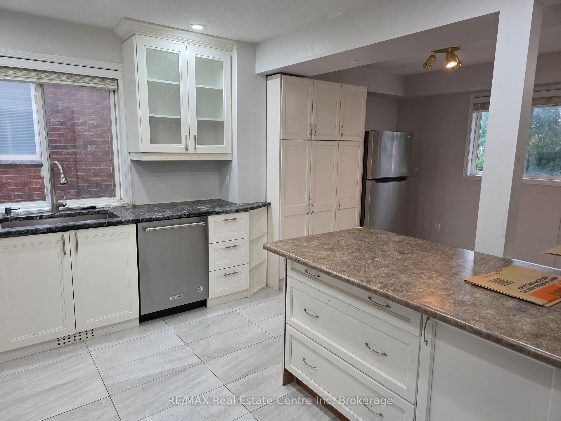 Photo 5 of 15 Bard Boulevard, Guelph, Pineridge/Westminster Woods — HOMEH
