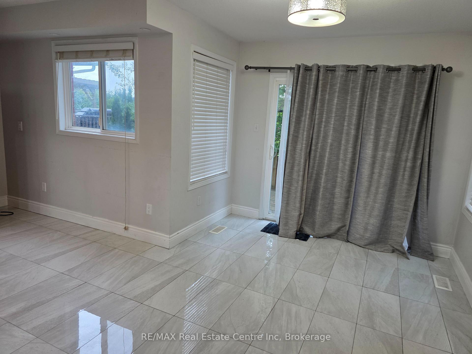 Photo 7 of 15 Bard Boulevard, Guelph, Pineridge/Westminster Woods — HOMEH