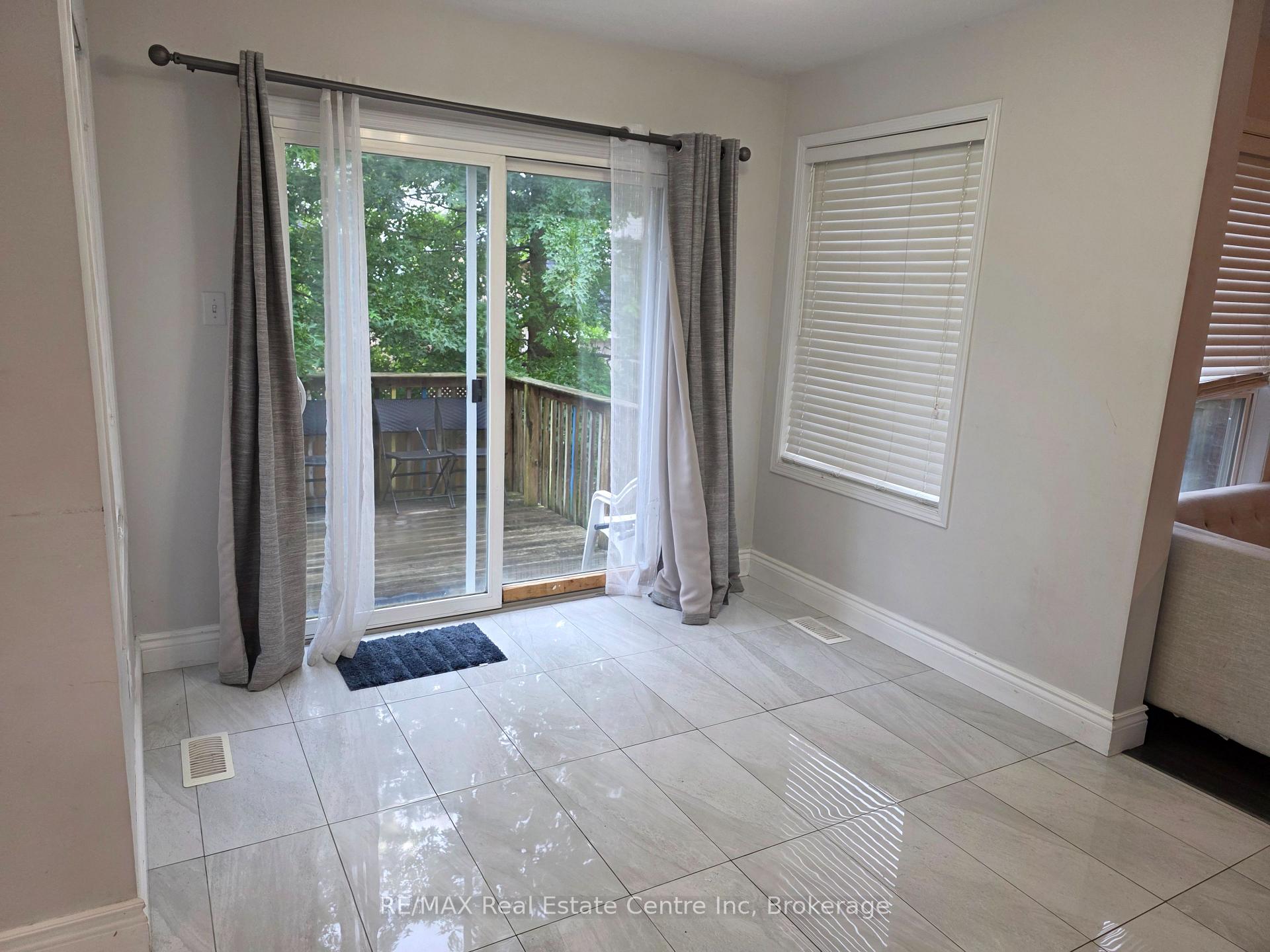 Photo 9 of 15 Bard Boulevard, Guelph, Pineridge/Westminster Woods — HOMEH