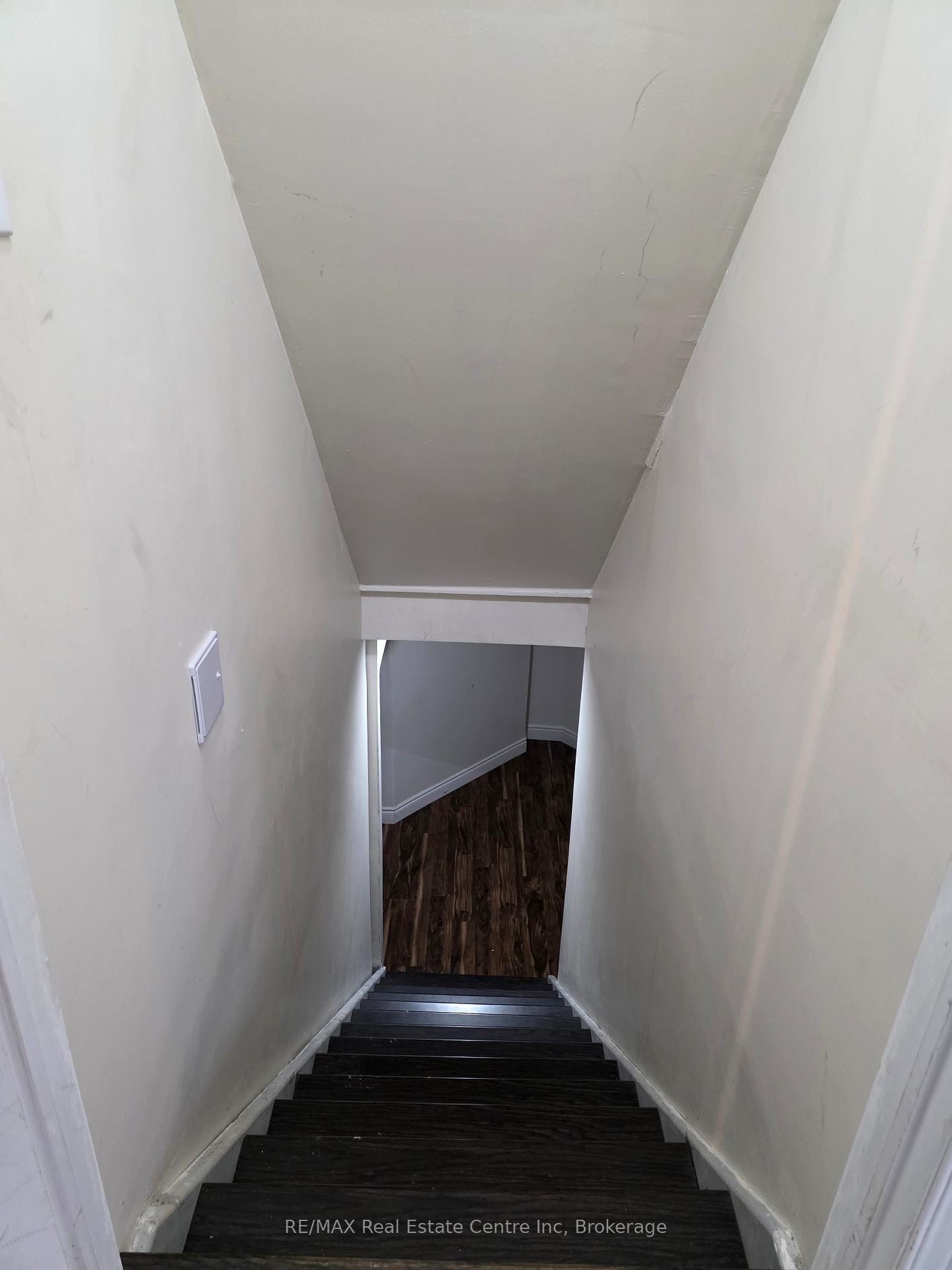 Photo 12 of 15 Bard Boulevard, Guelph, Pineridge/Westminster Woods — HOMEH