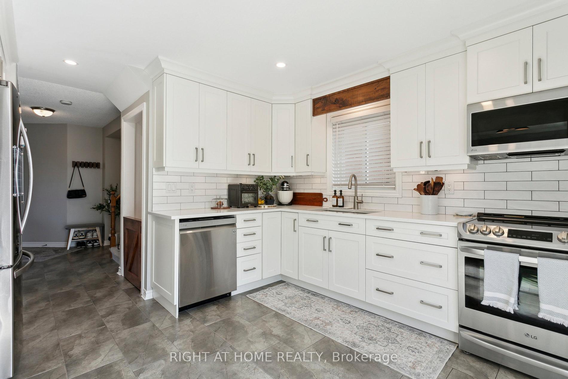 Photo 14 of 3194 Greenbough Crescent, Burlington, Headon — HOMEH