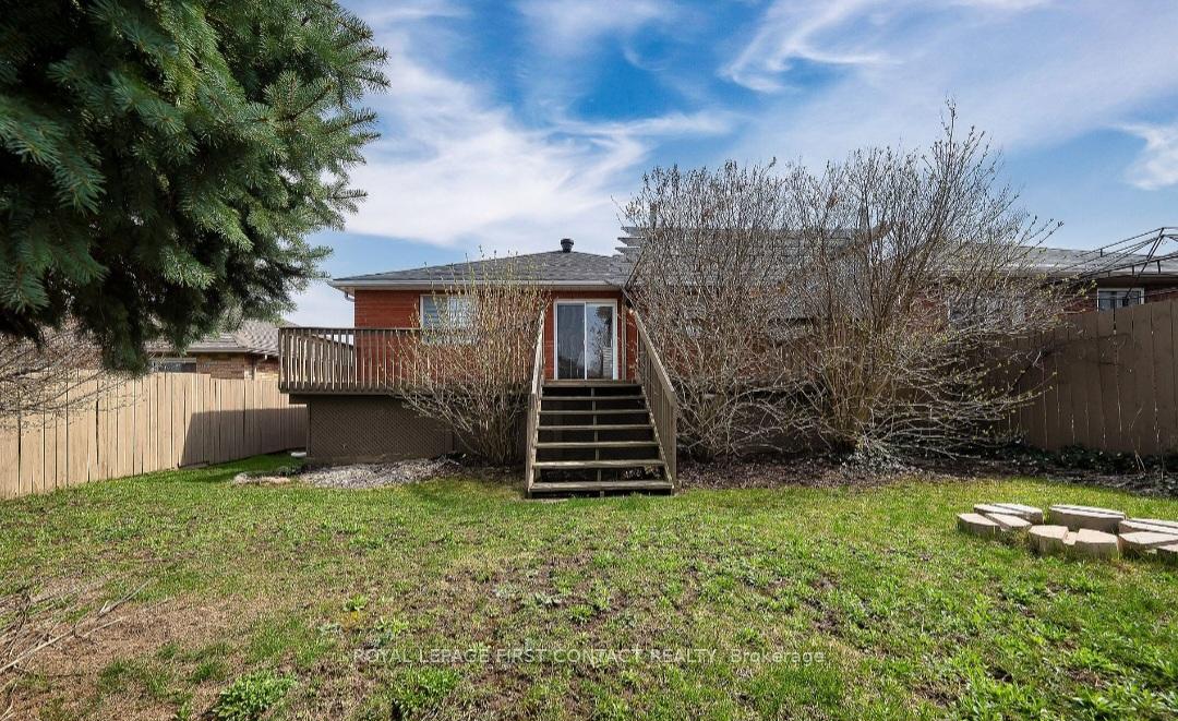 Photo 8 of Unit UPPER, 46 Forest Dale Drive, Barrie, Little Lake — HOMEH