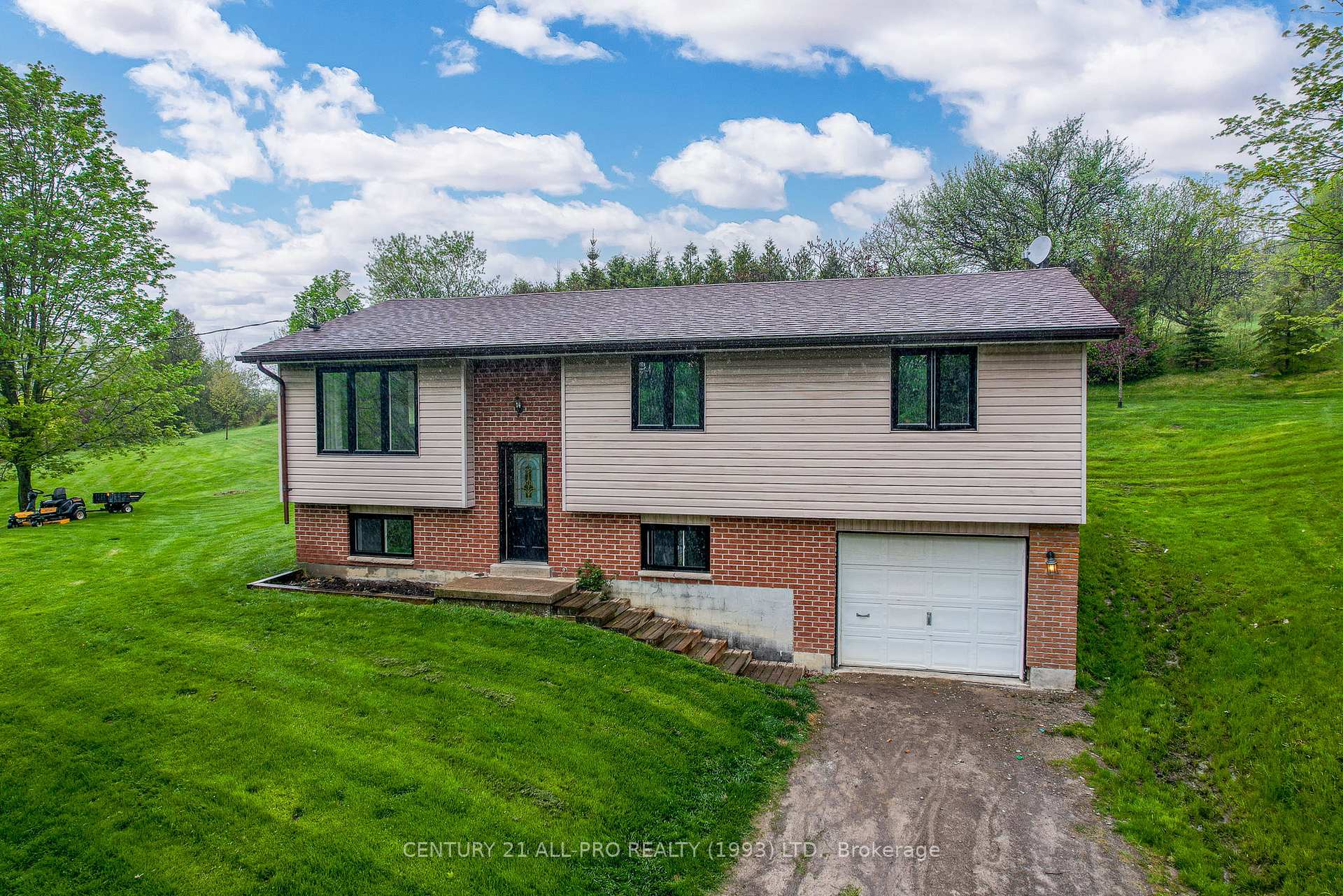 Photo 1 of 3791 Harwood Road, Hamilton Township, Rural Hamilton — HOMEH