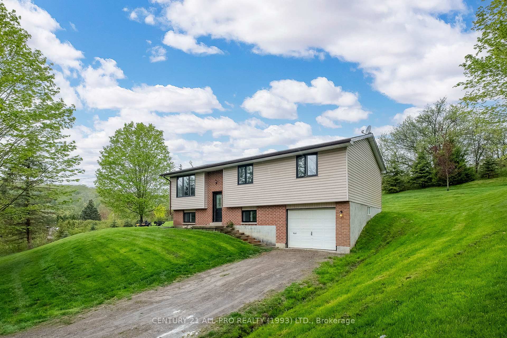 Photo 3 of 3791 Harwood Road, Hamilton Township, Rural Hamilton — HOMEH