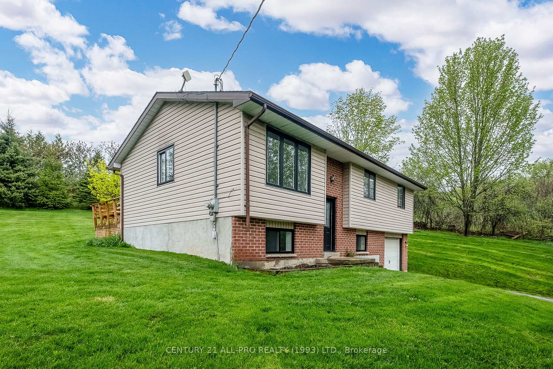 Photo 4 of 3791 Harwood Road, Hamilton Township, Rural Hamilton — HOMEH