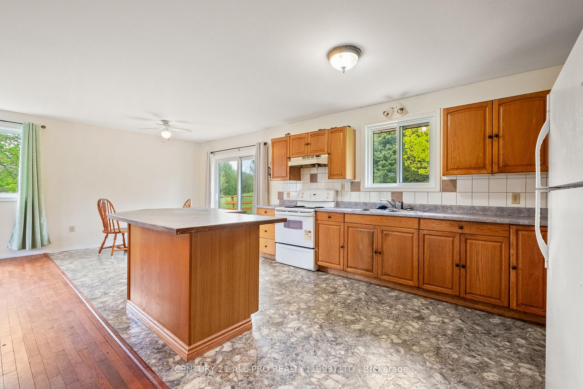 Photo 6 of 3791 Harwood Road, Hamilton Township, Rural Hamilton — HOMEH