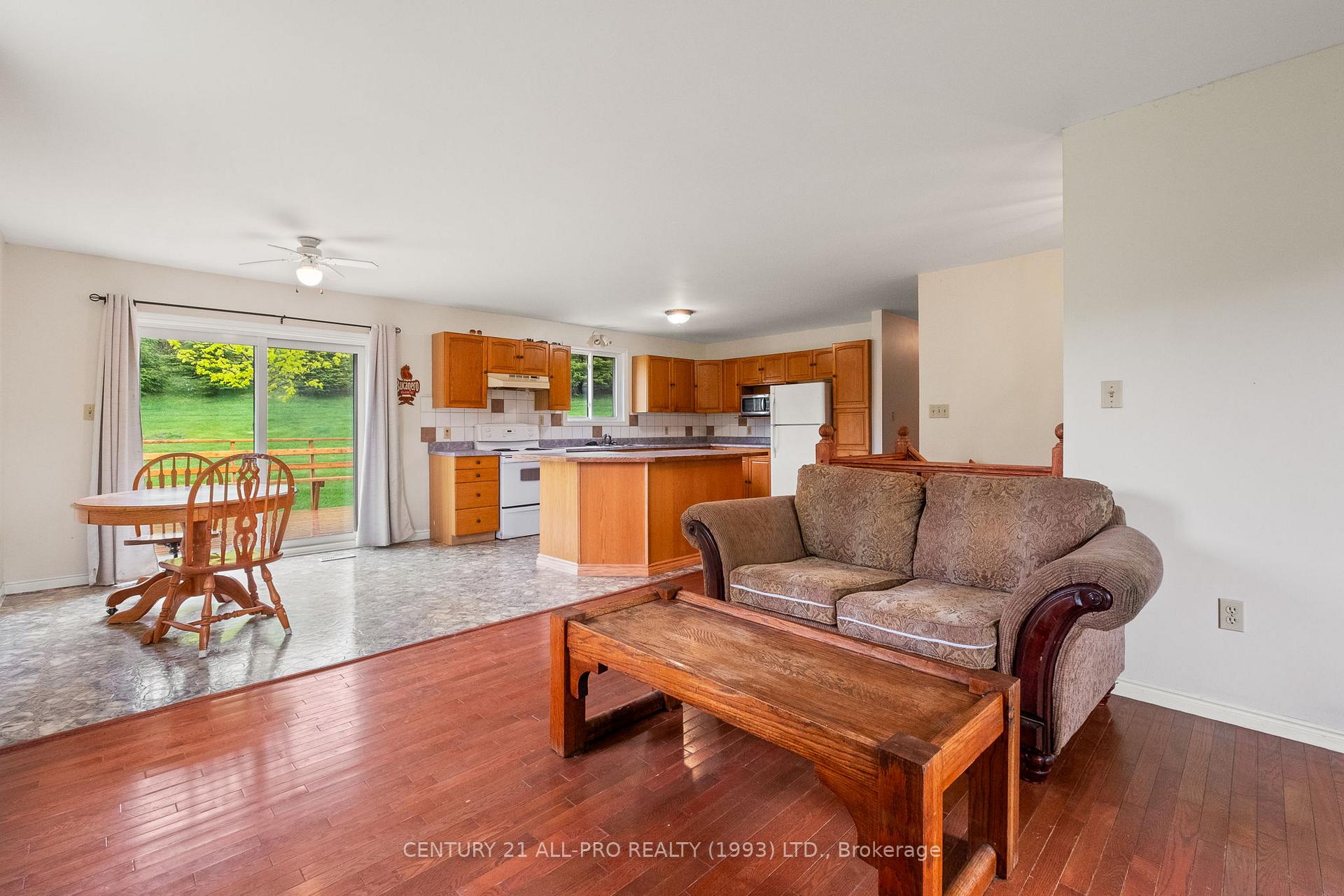 Photo 11 of 3791 Harwood Road, Hamilton Township, Rural Hamilton — HOMEH