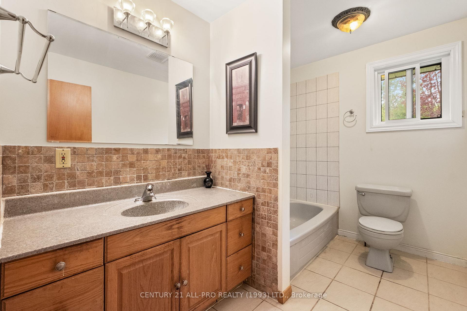Photo 14 of 3791 Harwood Road, Hamilton Township, Rural Hamilton — HOMEH