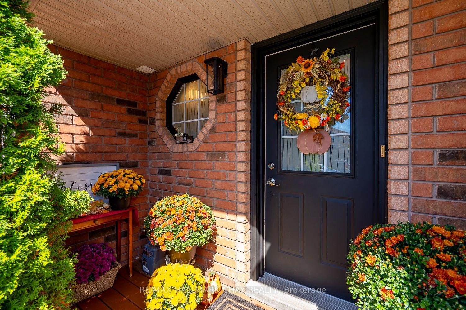 Photo 4 of 24 Bibby Court, Barrie, Holly — HOMEH