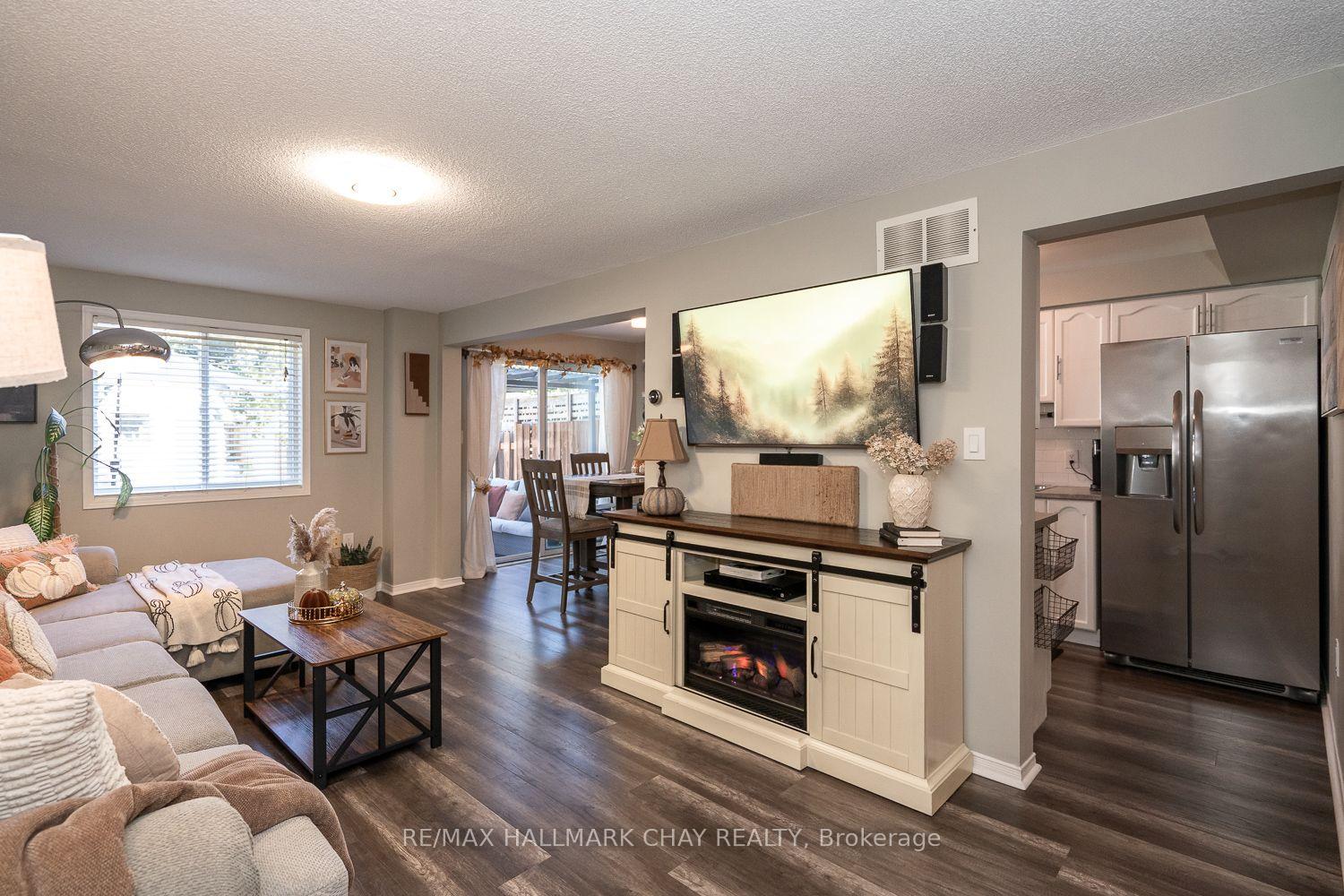Photo 5 of 24 Bibby Court, Barrie, Holly — HOMEH