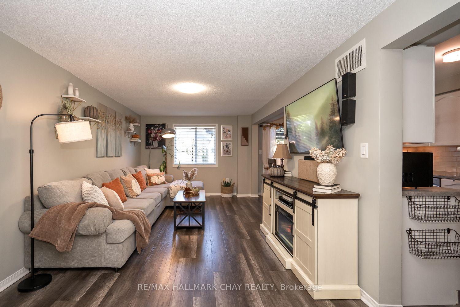 Photo 7 of 24 Bibby Court, Barrie, Holly — HOMEH