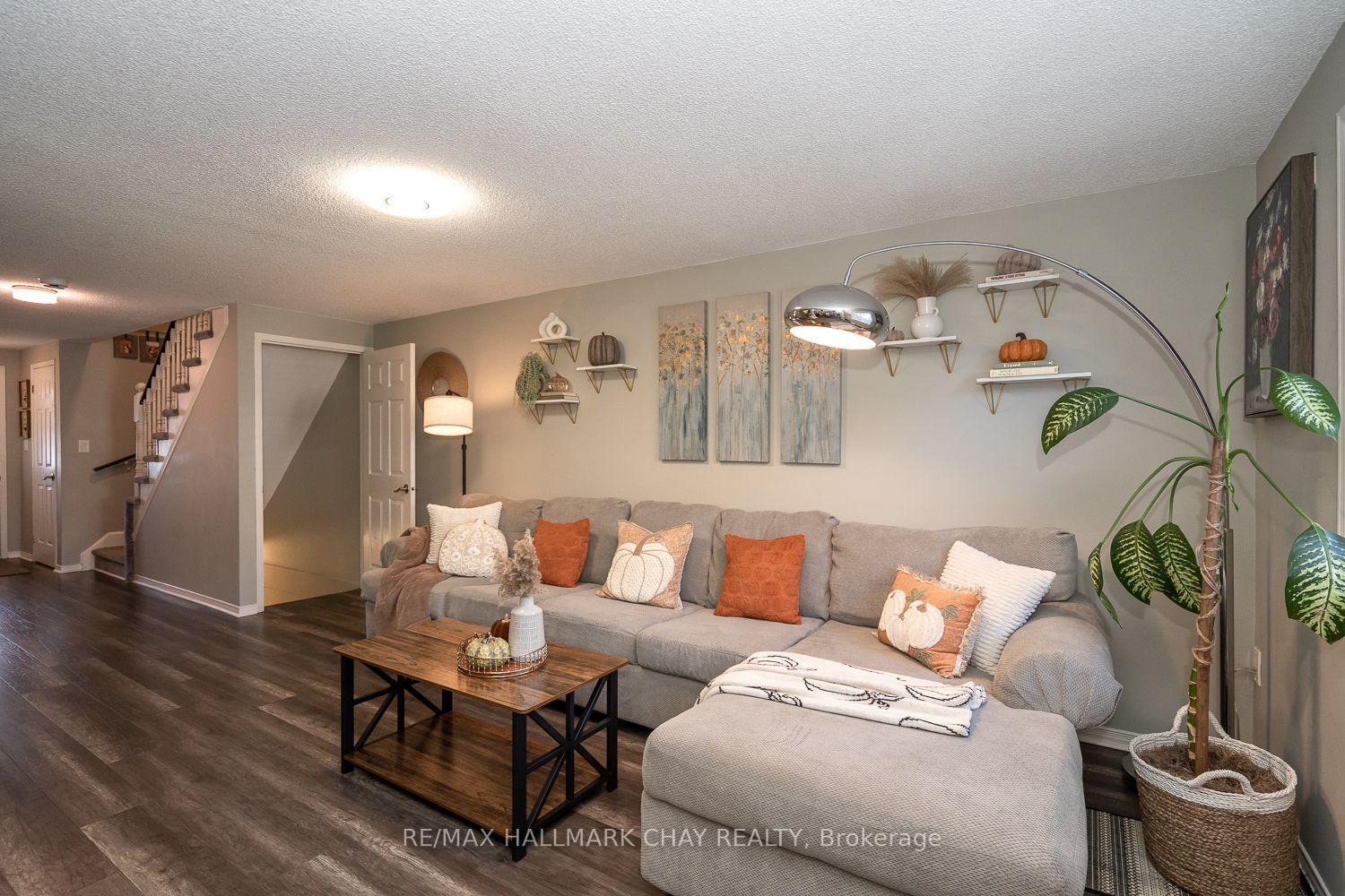 Photo 8 of 24 Bibby Court, Barrie, Holly — HOMEH