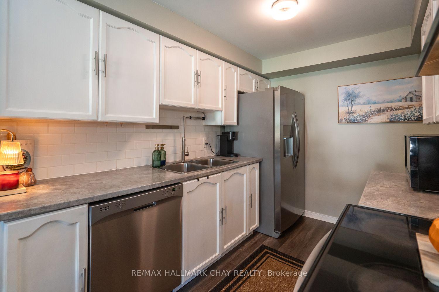 Photo 10 of 24 Bibby Court, Barrie, Holly — HOMEH