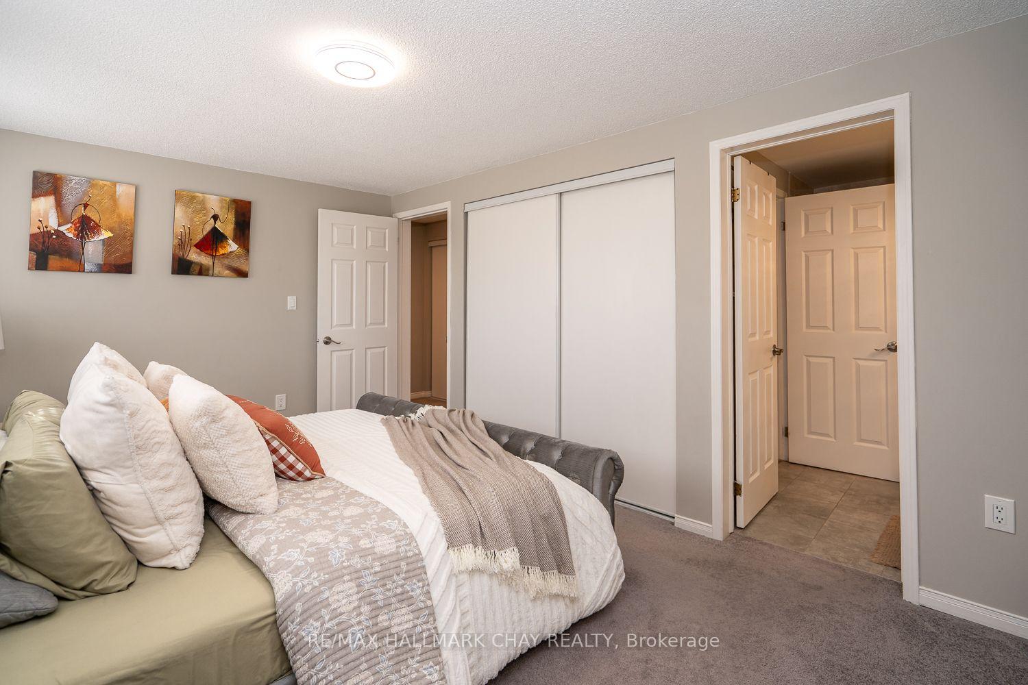 Photo 20 of 24 Bibby Court, Barrie, Holly — HOMEH