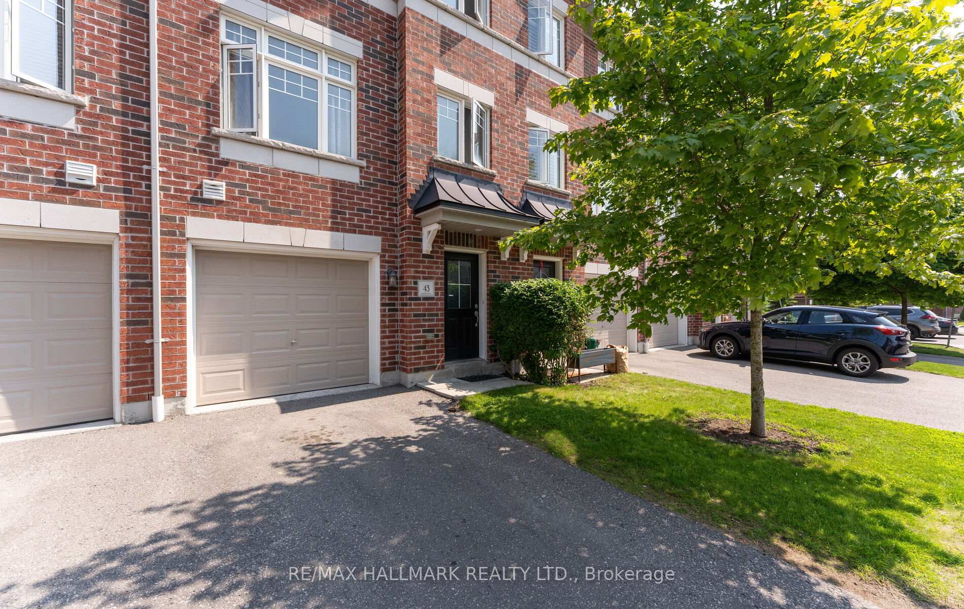 Photo 2 of 43 Streathern Way, Clarington, Bowmanville — HOMEH