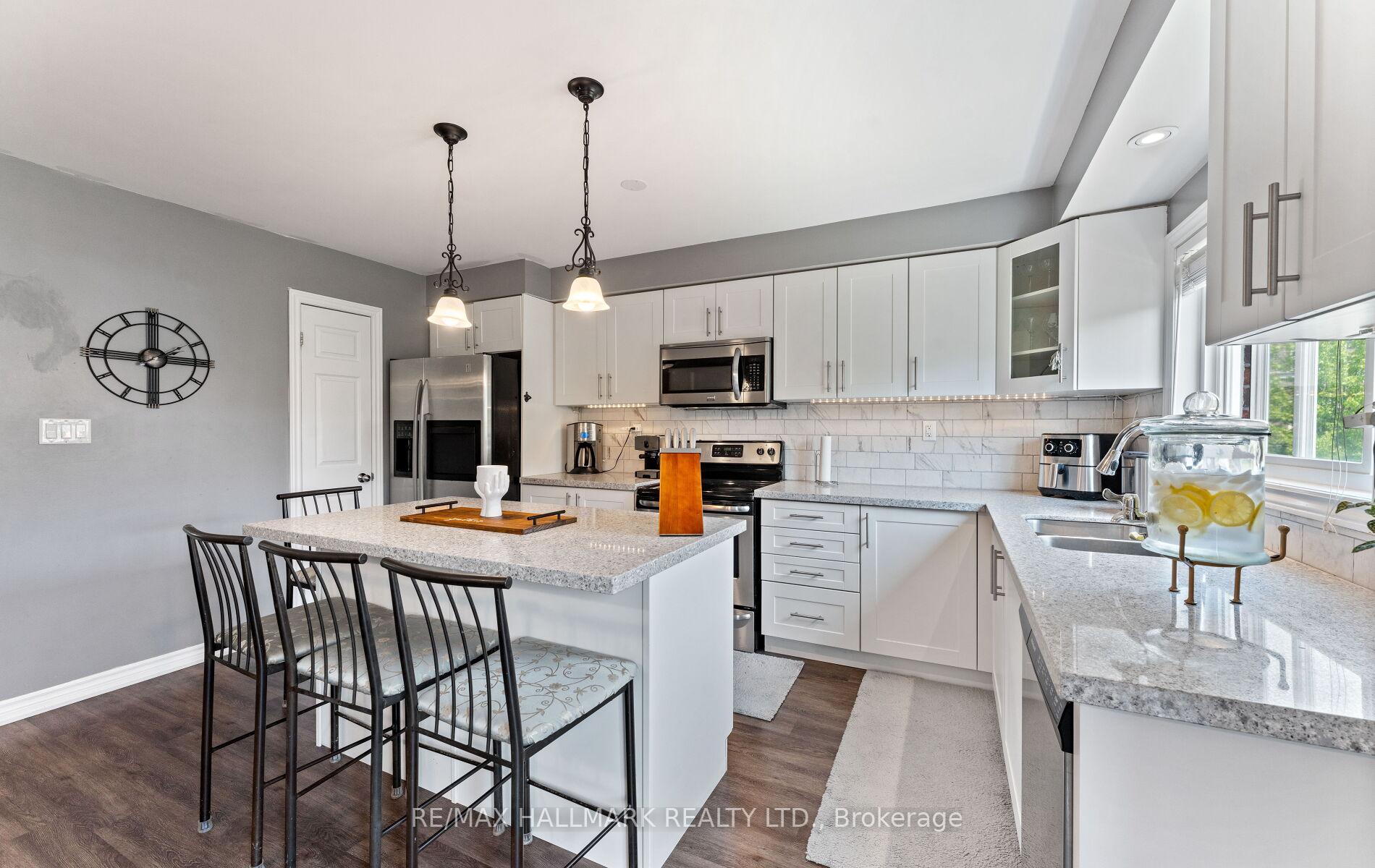 Photo 10 of 43 Streathern Way, Clarington, Bowmanville — HOMEH