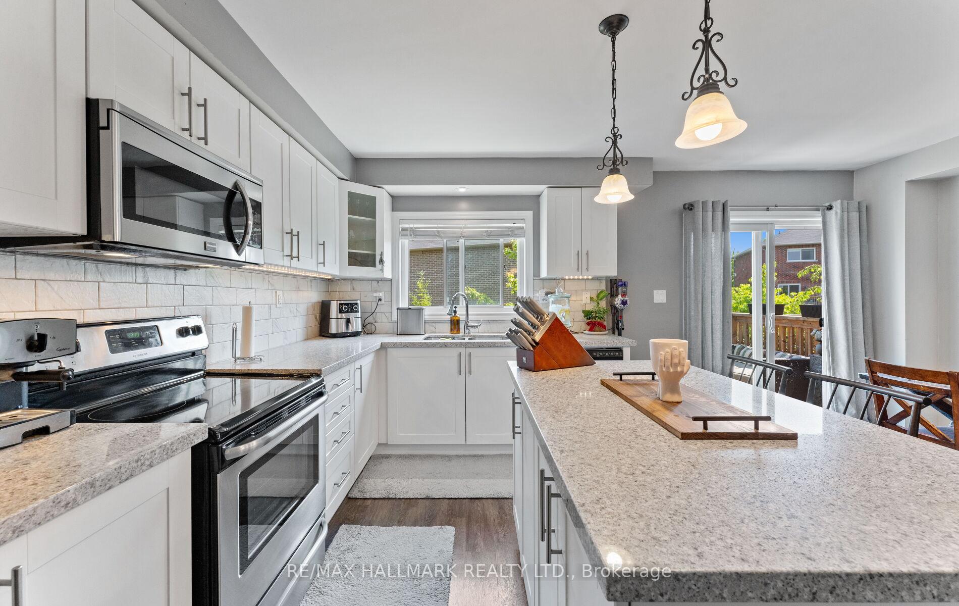 Photo 12 of 43 Streathern Way, Clarington, Bowmanville — HOMEH