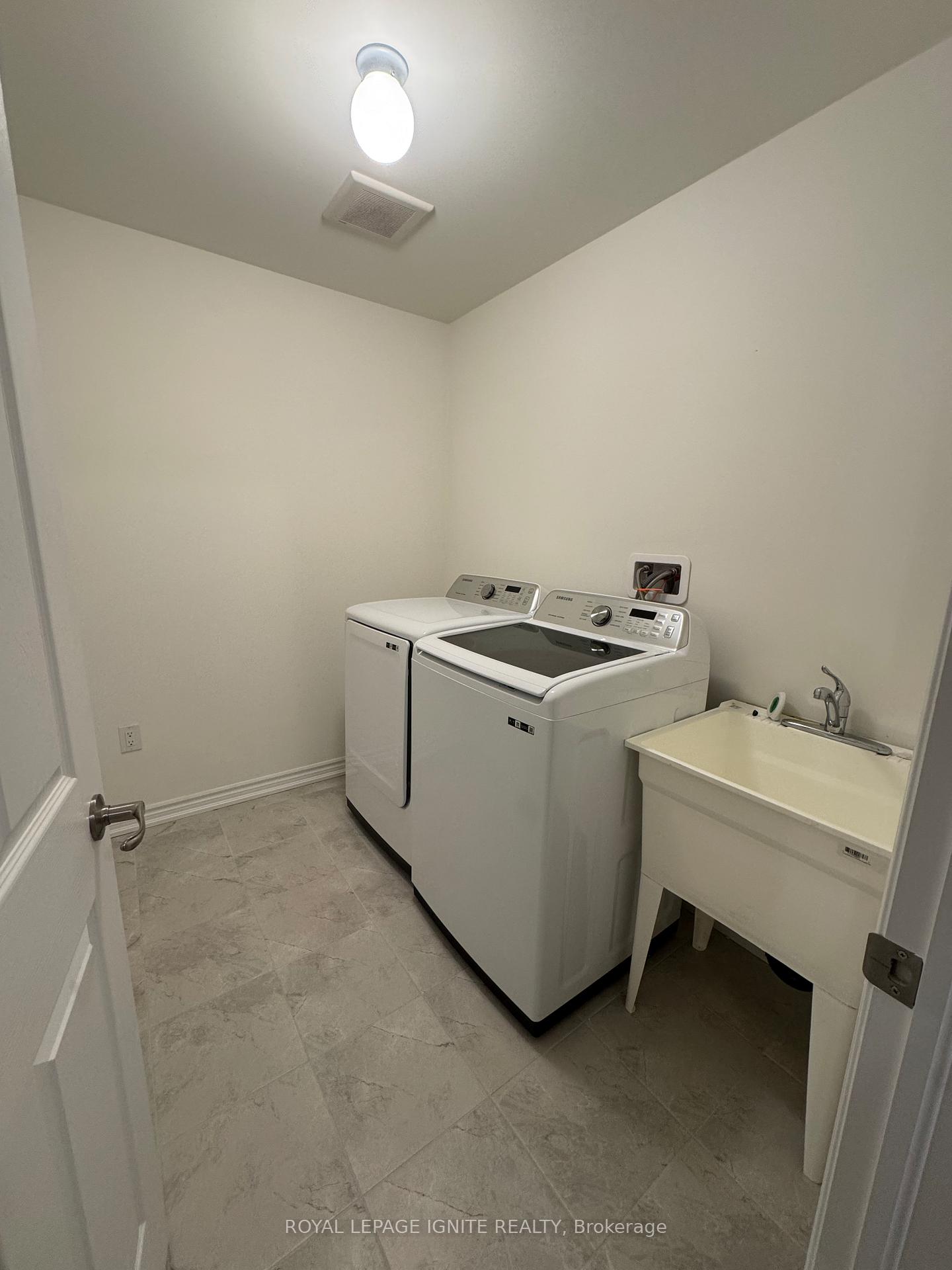 Photo 24 of 18 Tooker Drive, Brant, Brantford Twp — HOMEH