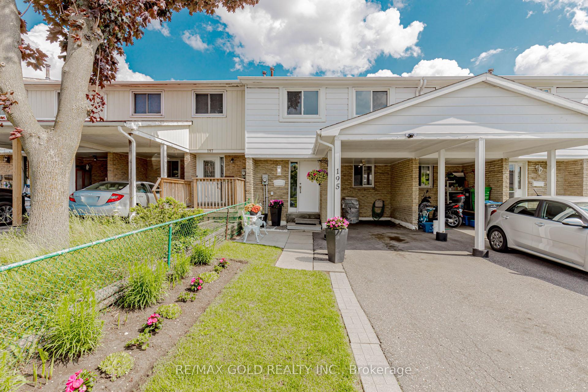 Front of 195 Royal Salisbury Way