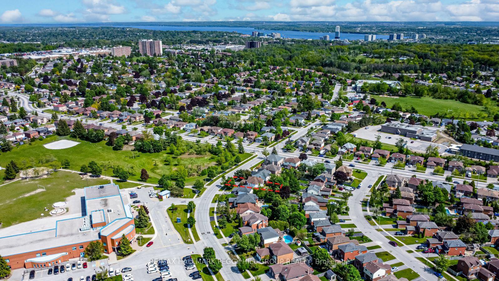 Photo 2 of 36 Ford Street, Barrie, West Bayfield — HOMEH