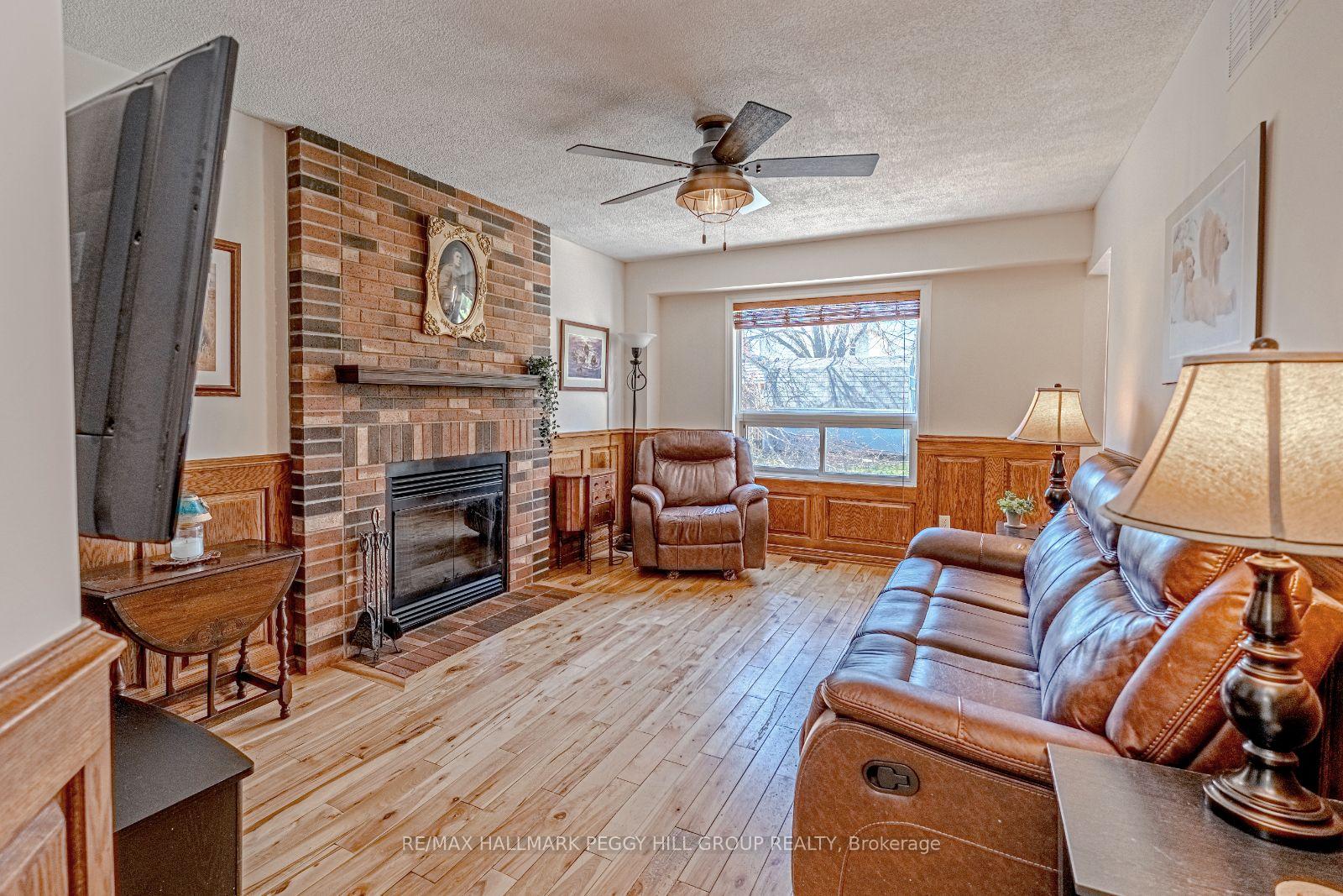 Photo 3 of 36 Ford Street, Barrie, West Bayfield — HOMEH