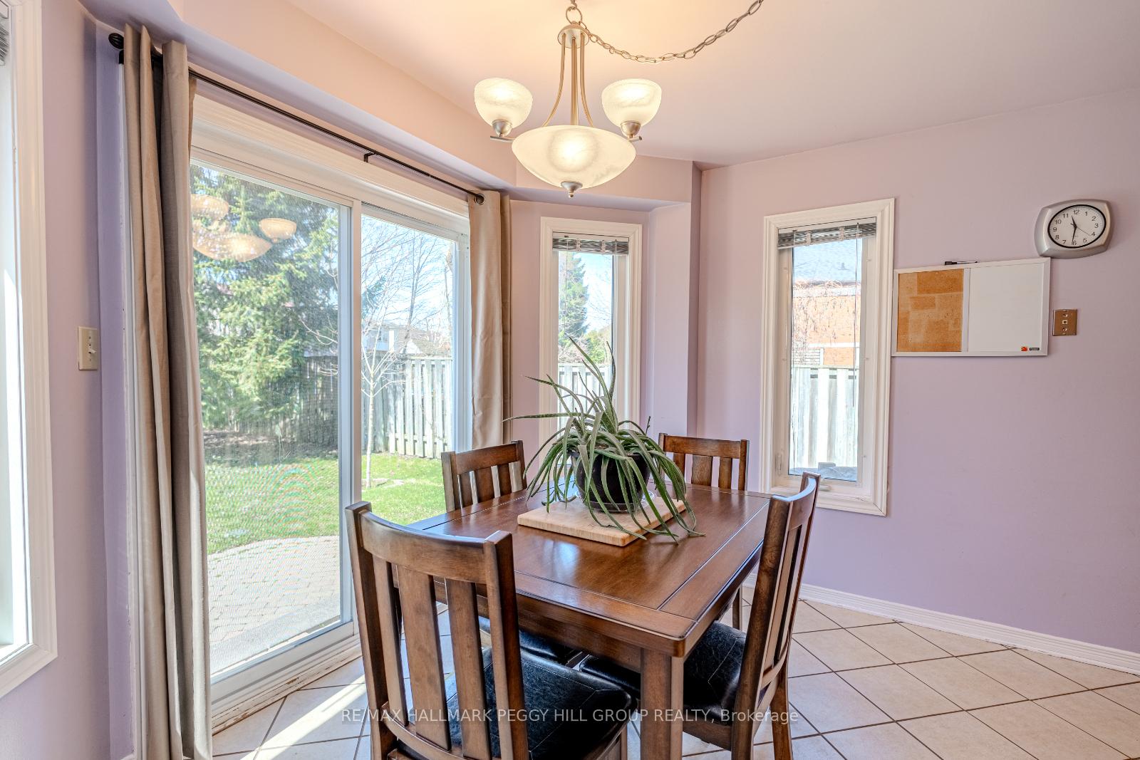 Photo 4 of 36 Ford Street, Barrie, West Bayfield — HOMEH
