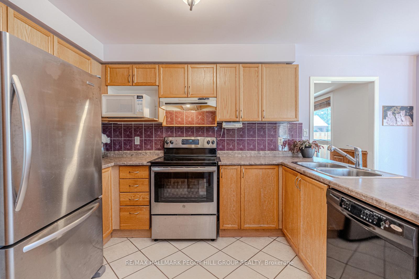 Photo 6 of 36 Ford Street, Barrie, West Bayfield — HOMEH